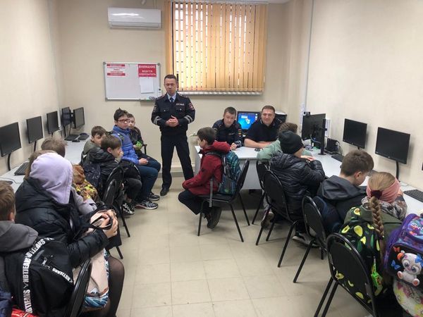 Ухтинские школьники поближе познакомились с работой автоинспекторов