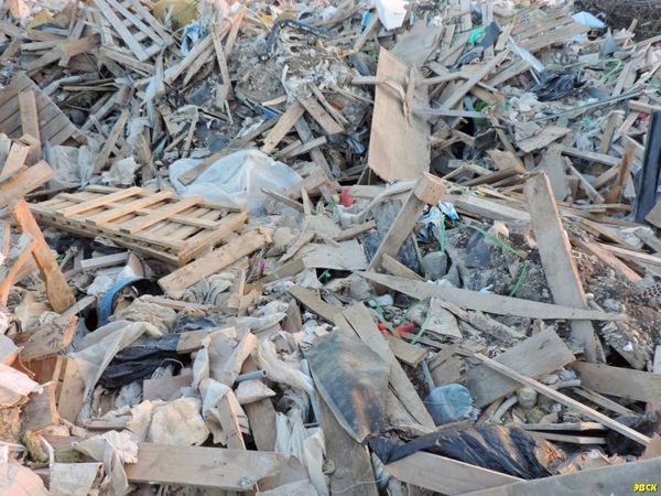 В Ухте по решению суда уберут несанкционированную свалку