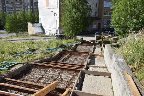 Зима близко: В Ухте определились, кто будет ремонтировать лестницу