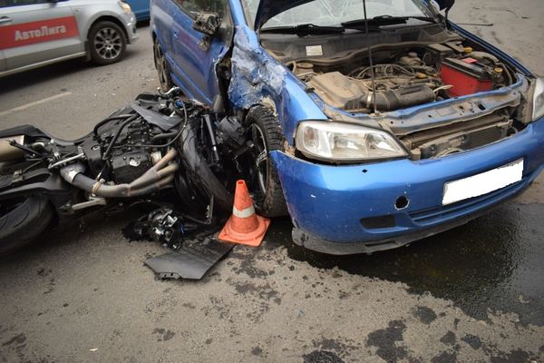 Легко отделался: Водитель мотоцикла получил в аварии незначительные травмы