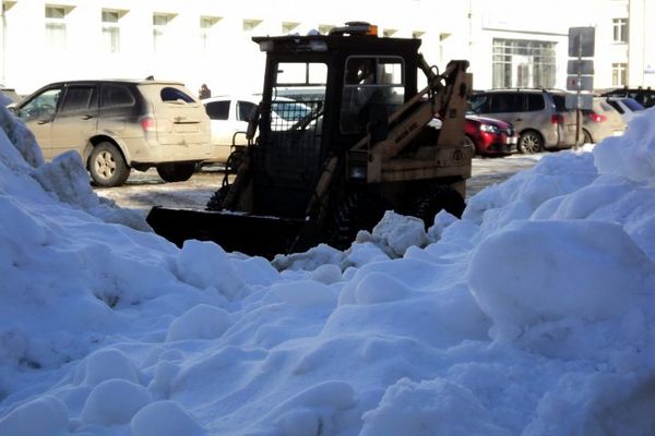 Расчищавших улицы Сосногорска трактористов привлекли за пьяную езду