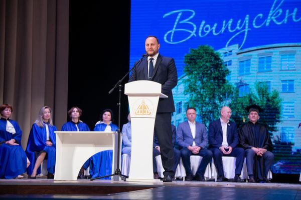 Руководство АО «Транснефть - Север» вручило дипломы выпускникам УГТУ