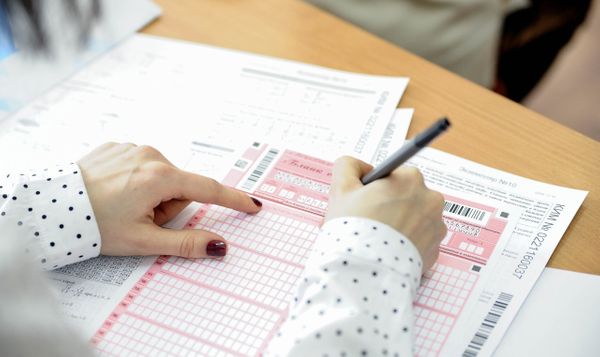 Ухтинский государственный технический университет проводит спецкурсы по подготовке к ЕГЭ по физике и информатике