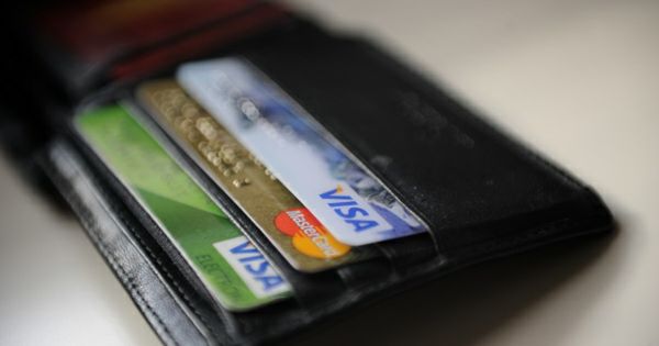 Ухтинка украла с карты  180 тысяч рублей у своего собутыльника