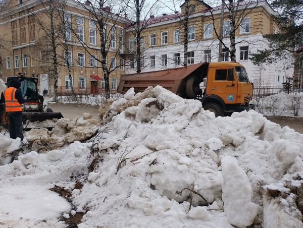 В Ухте снегоуборочную машину возьмут в лизинг за 12,6 млн рублей