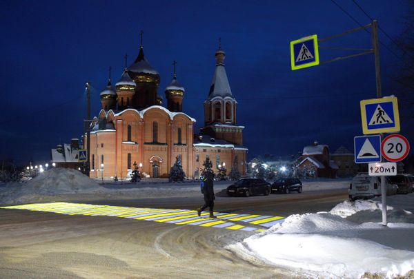 АО «Транснефть – Север» помогло оснастить пешеходные переходы в Ухте проекторами для повышения безопасности